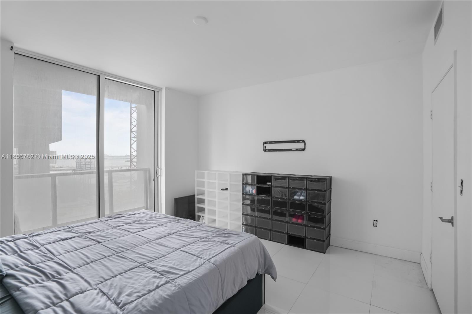 image Vizcayne Condominium13