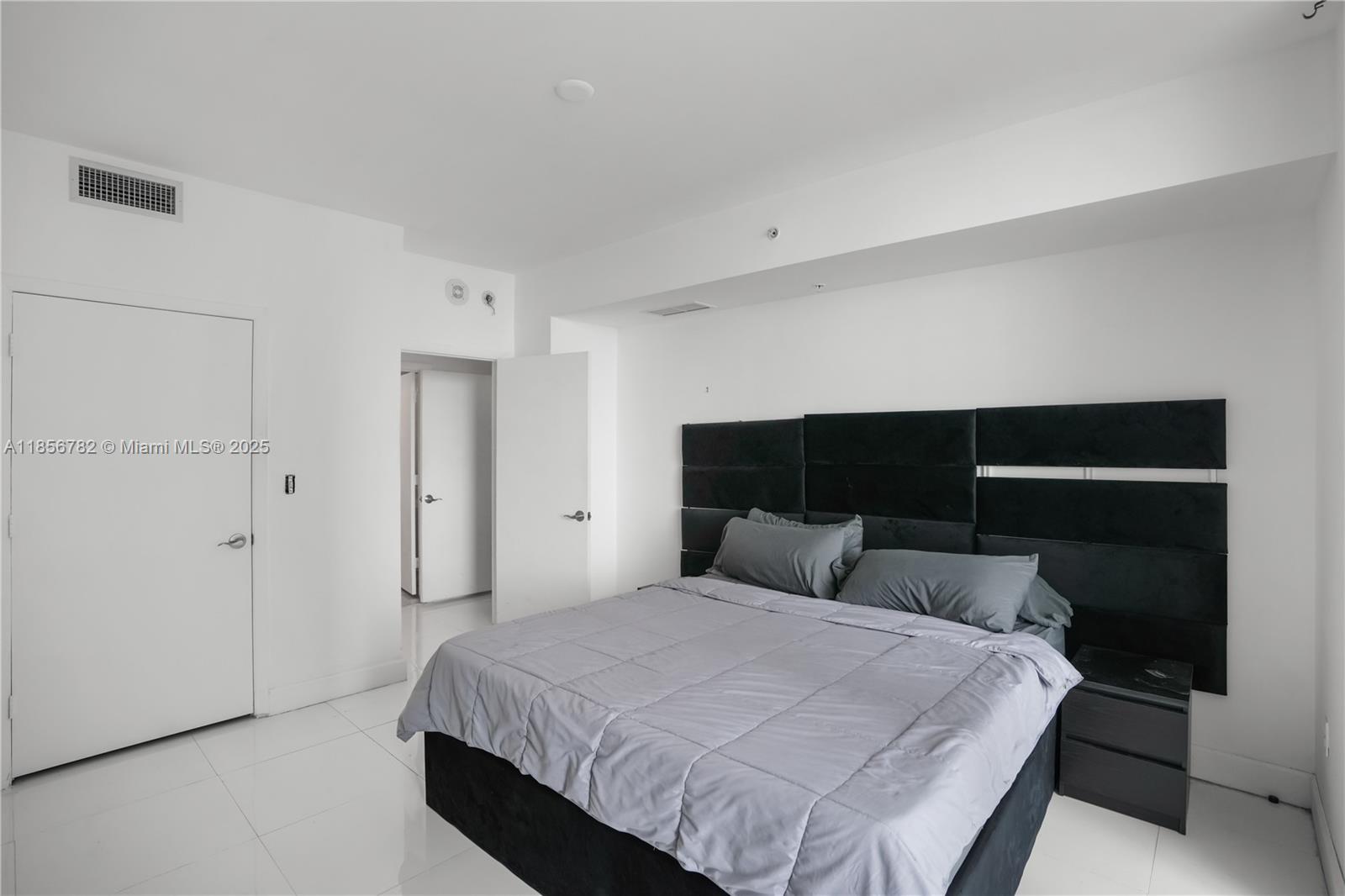image Vizcayne Condominium16