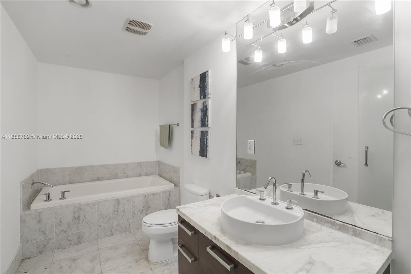 image Vizcayne Condominium19