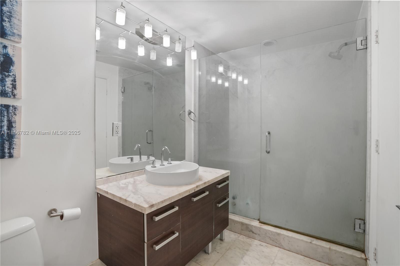 image Vizcayne Condominium20