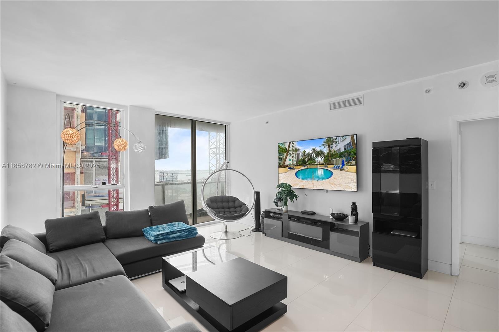 image Vizcayne Condominium4