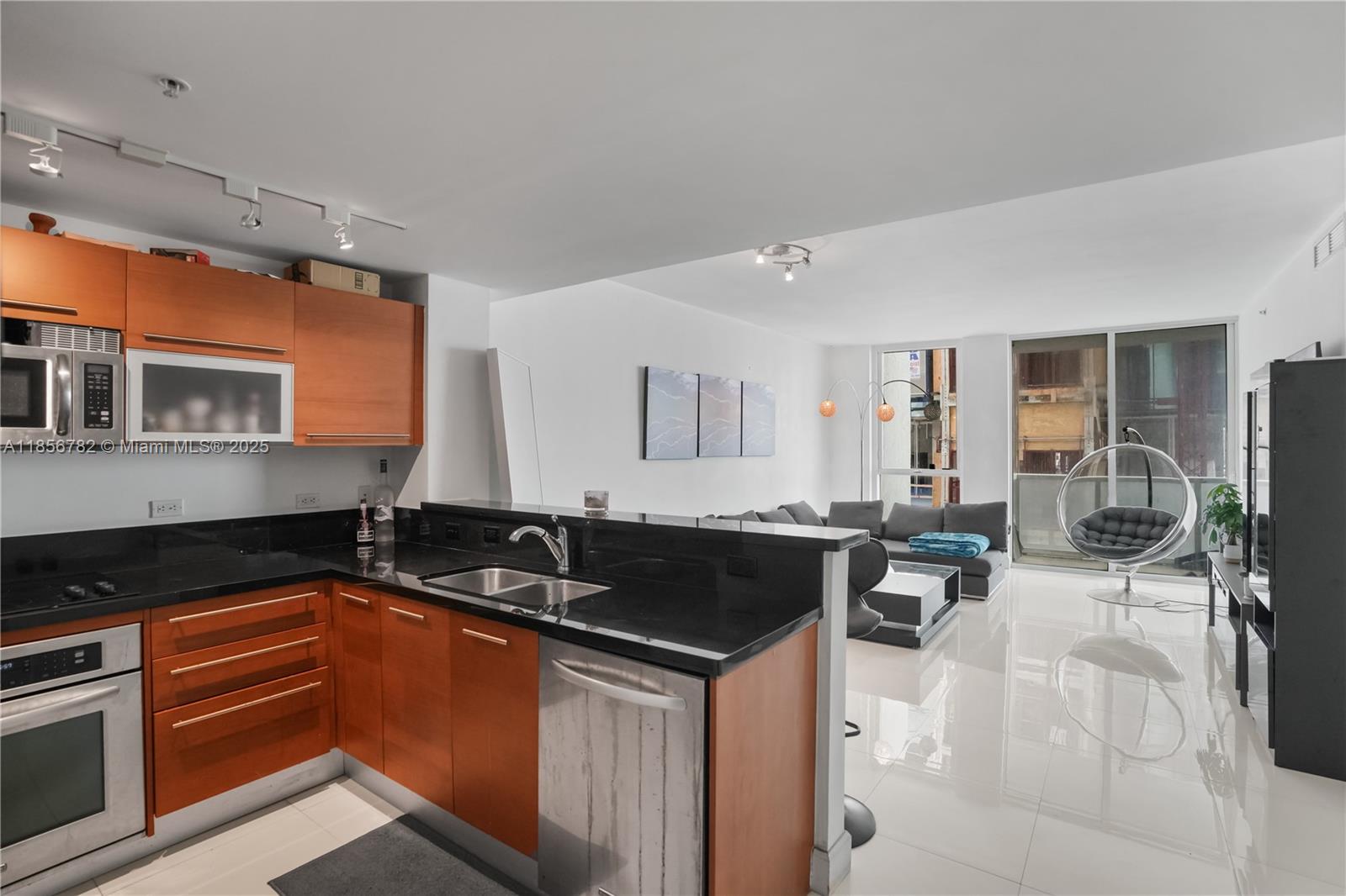 image Vizcayne Condominium8