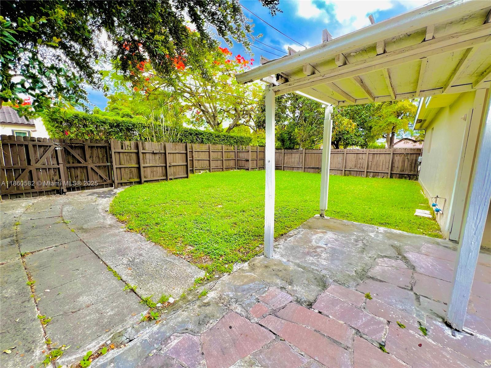 410 Pinecrest Dr Miami Springs, FL 33166