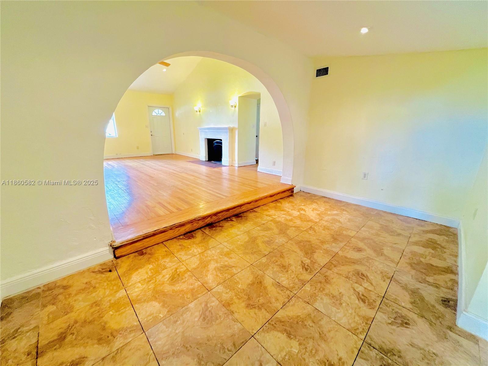 410 Pinecrest Dr Miami Springs, FL 33166