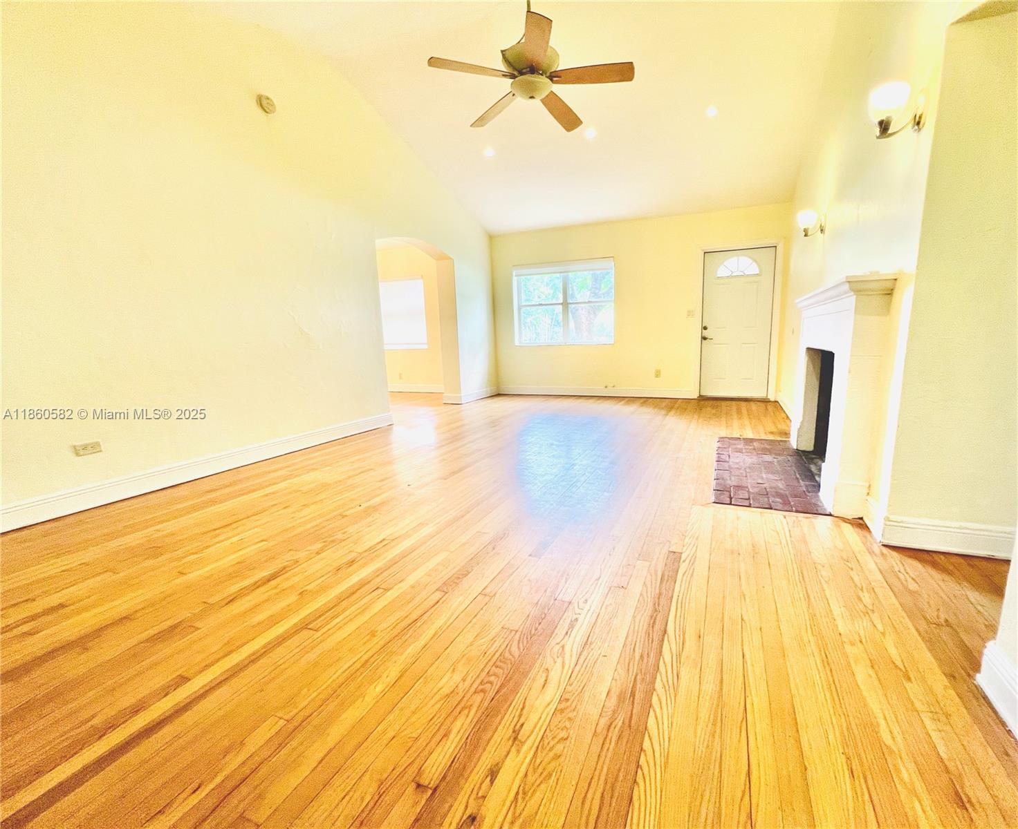 410 Pinecrest Dr Miami Springs, FL 33166