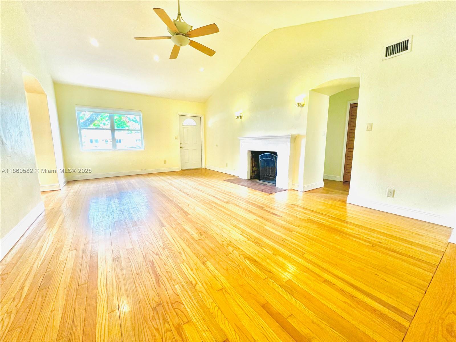 410 Pinecrest Dr Miami Springs, FL 33166