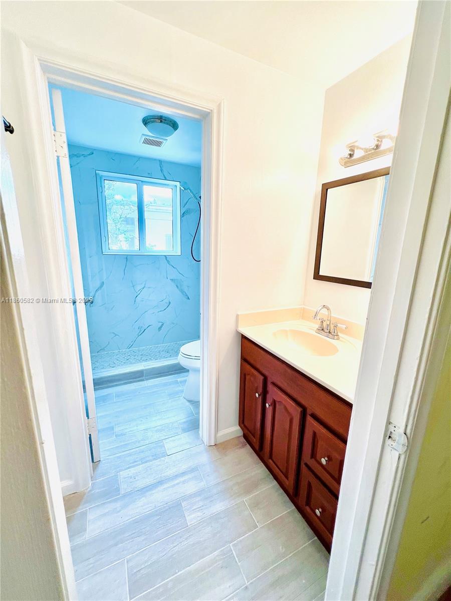 410 Pinecrest Dr Miami Springs, FL 33166