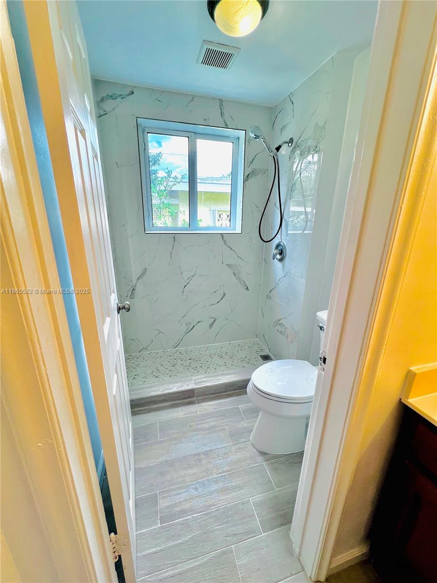 410 Pinecrest Dr Miami Springs, FL 33166