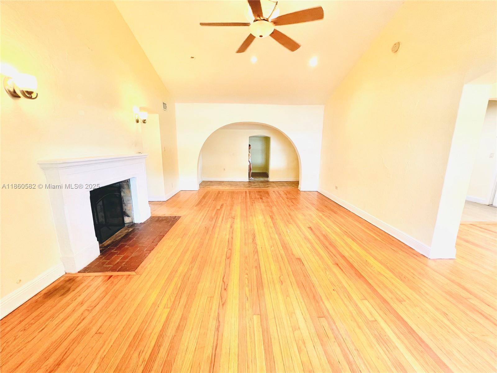 410 Pinecrest Dr Miami Springs, FL 33166