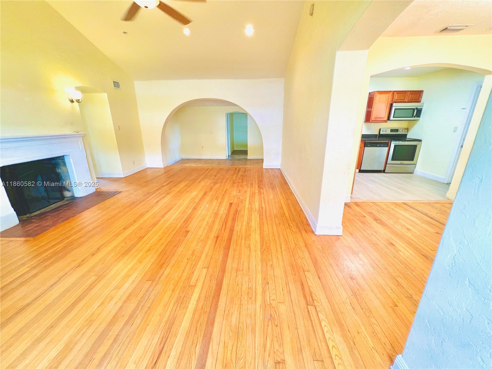 410 Pinecrest Dr Miami Springs, FL 33166