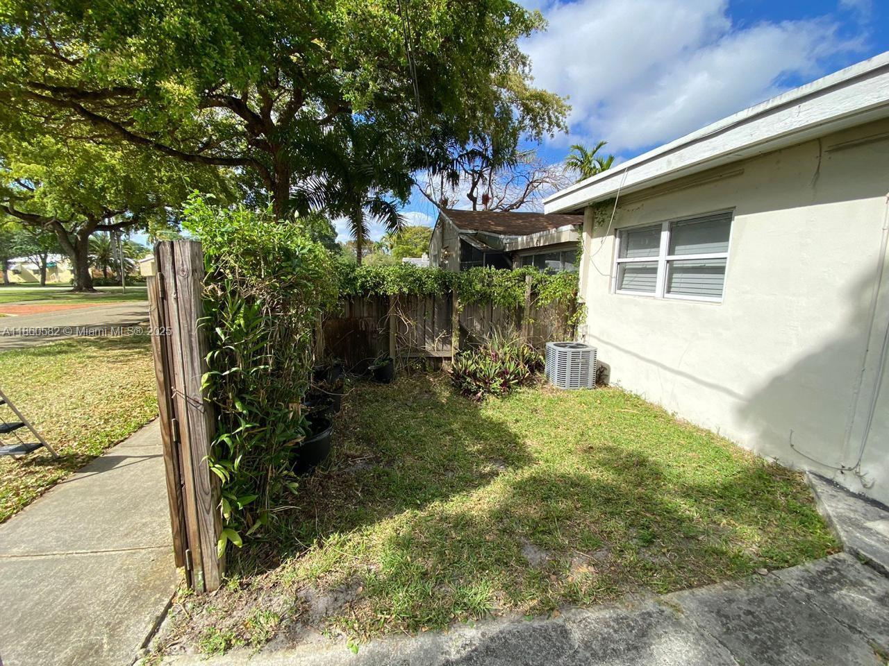 410 Pinecrest Dr Miami Springs, FL 33166