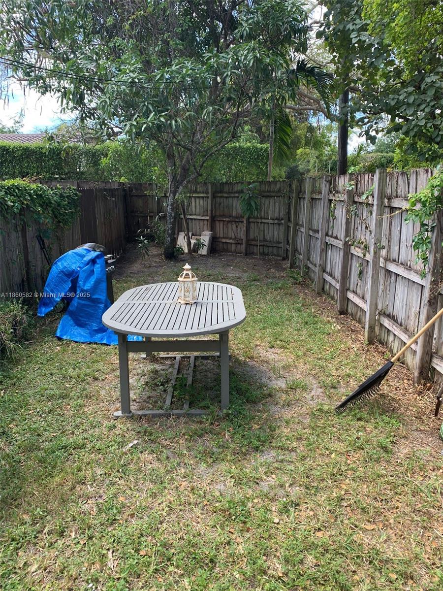 410 Pinecrest Dr Miami Springs, FL 33166