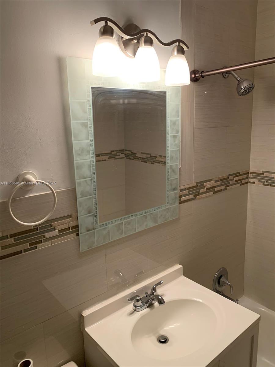 410 Pinecrest Dr Miami Springs, FL 33166