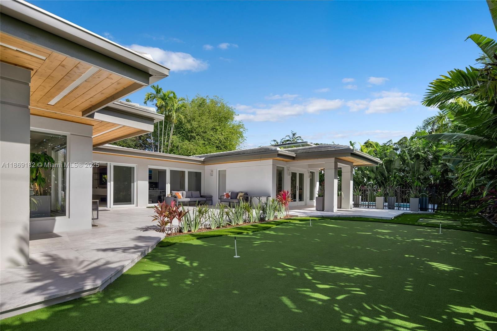 4144 Pinta Ct Coral Gables, FL 33146