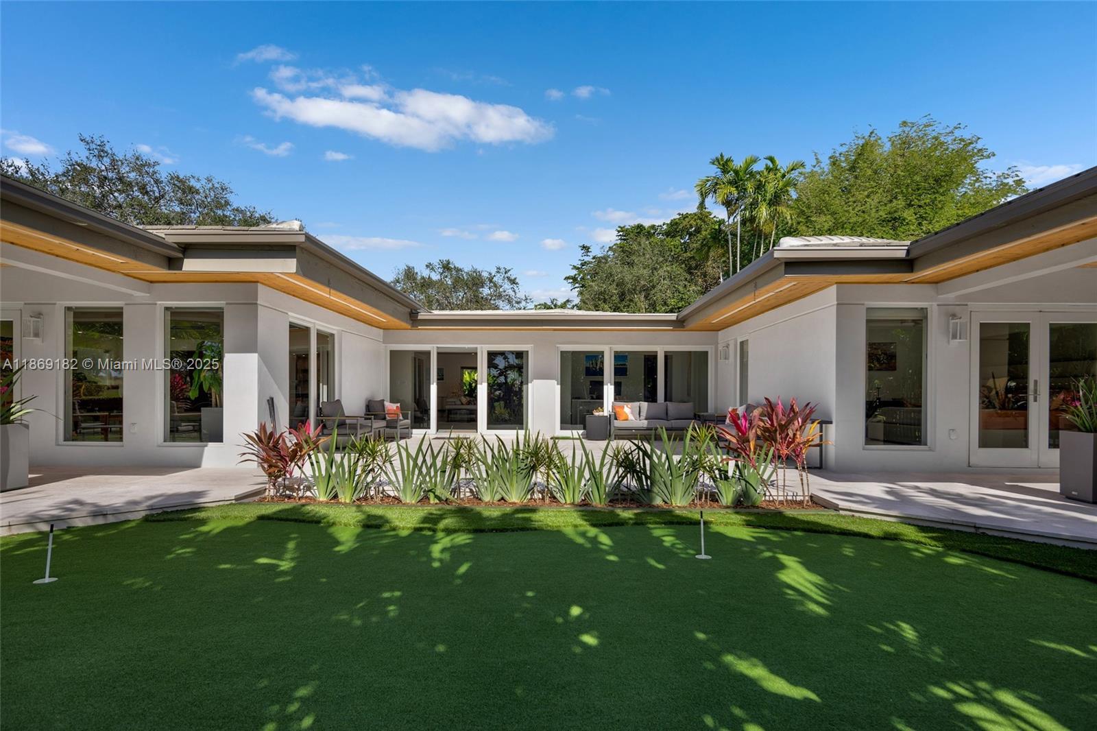 4144 Pinta Ct Coral Gables, FL 33146