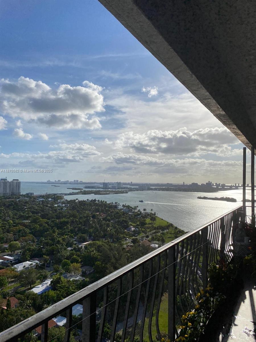 780 NE 69th St #T-1D Miami, FL 33138 780 NE 69th St #T-1D Miami, FL 33138