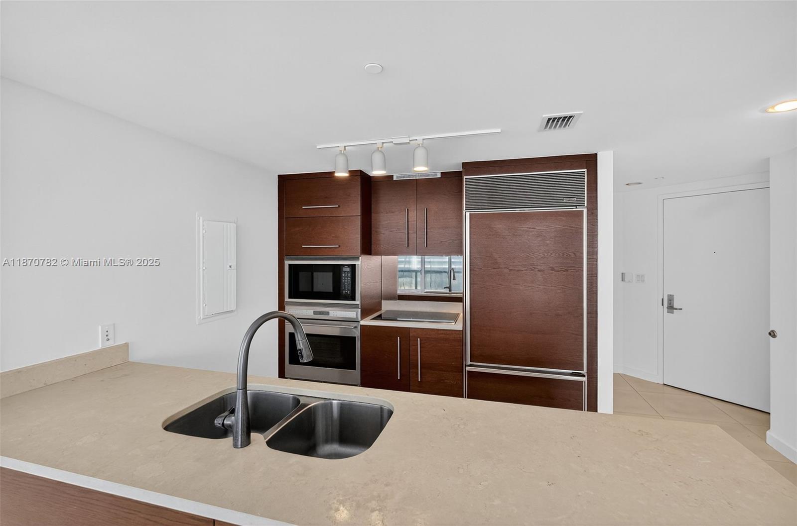 image Icon Brickell12