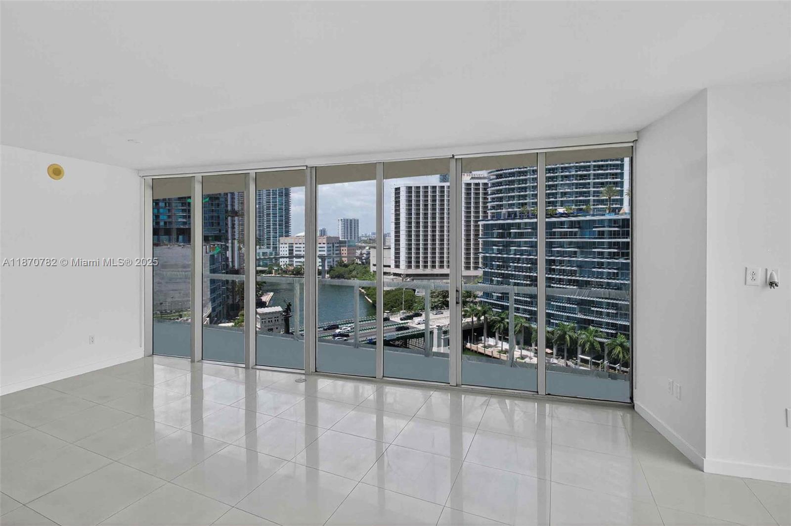image Icon Brickell15