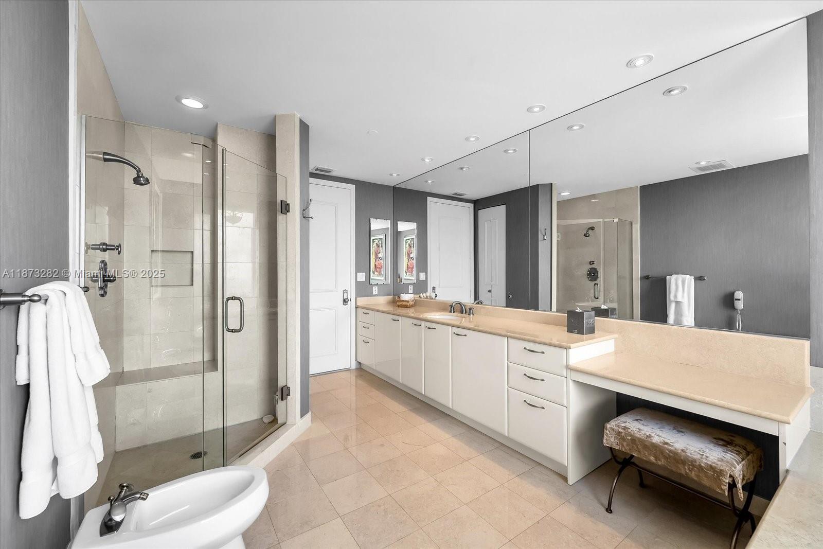 20155 NE 38th Ct #2002 Aventura, FL 33180 20155 NE 38th Ct #2002 Aventura, FL 33180