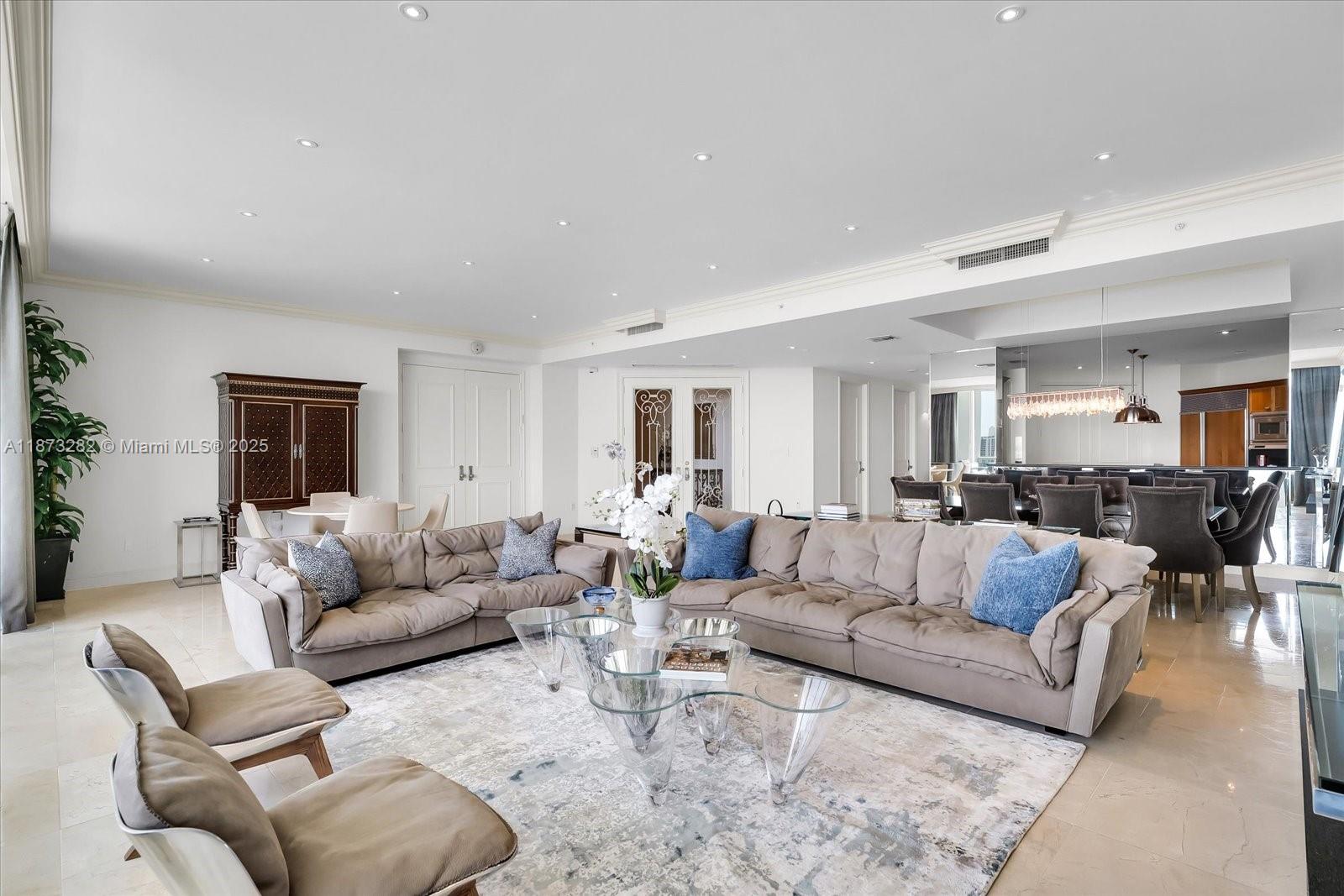 20155 NE 38th Ct #2002 Aventura, FL 33180 20155 NE 38th Ct #2002 Aventura, FL 33180