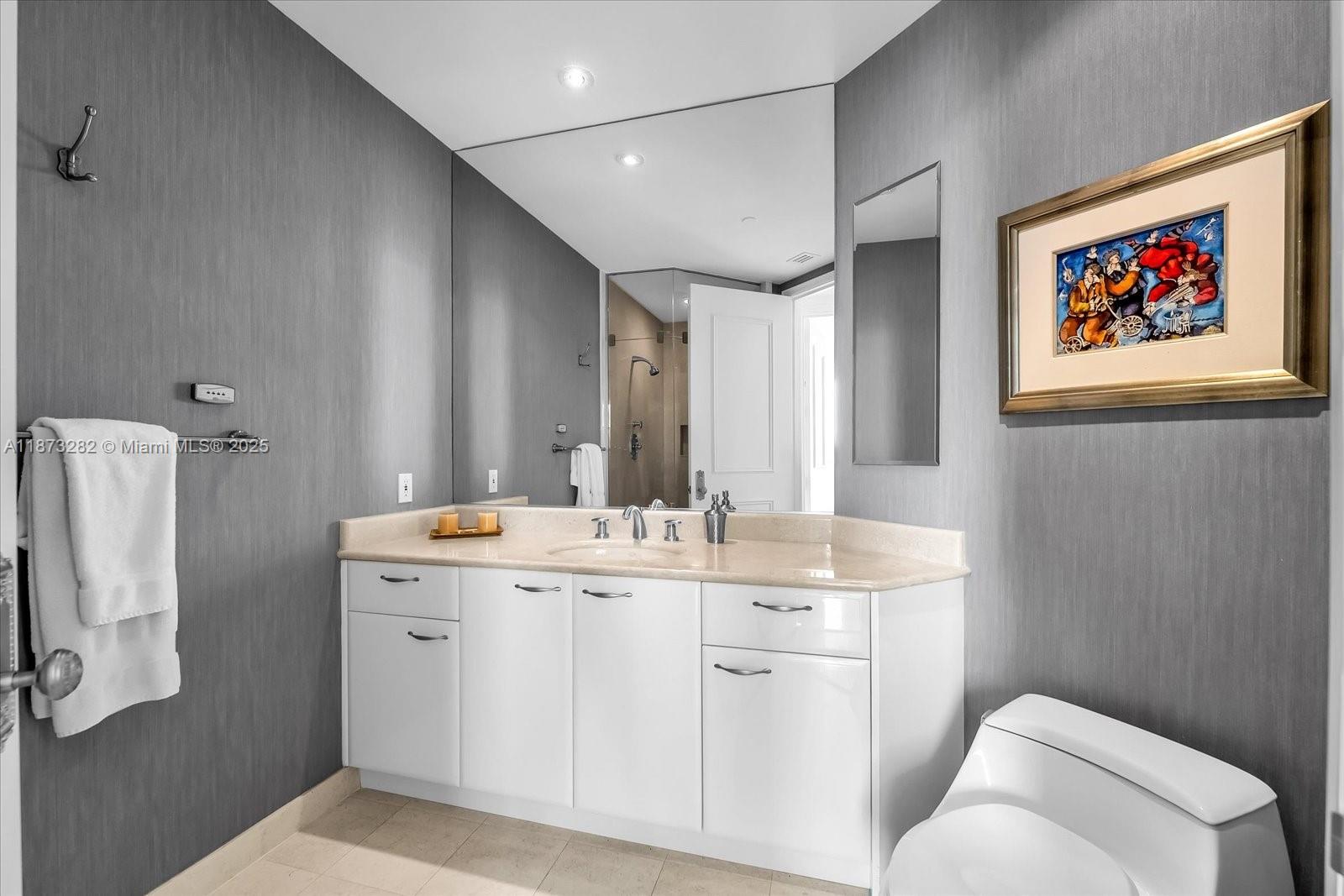 20155 NE 38th Ct #2002 Aventura, FL 33180 20155 NE 38th Ct #2002 Aventura, FL 33180