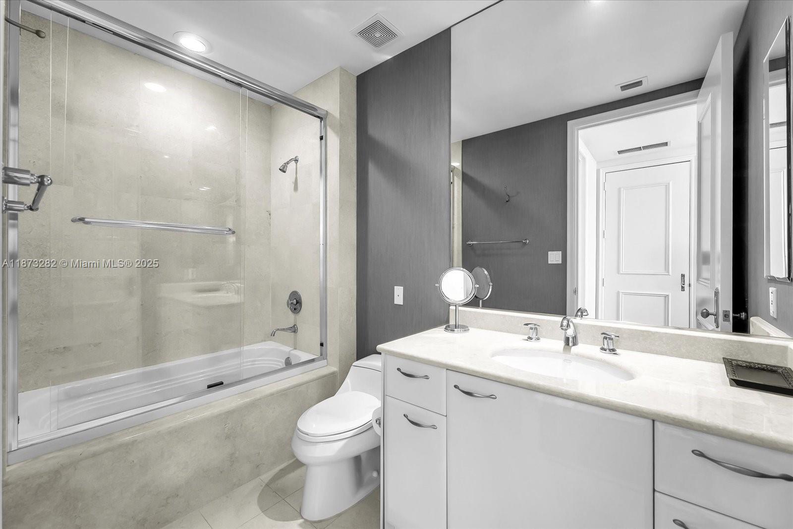 20155 NE 38th Ct #2002 Aventura, FL 33180 20155 NE 38th Ct #2002 Aventura, FL 33180