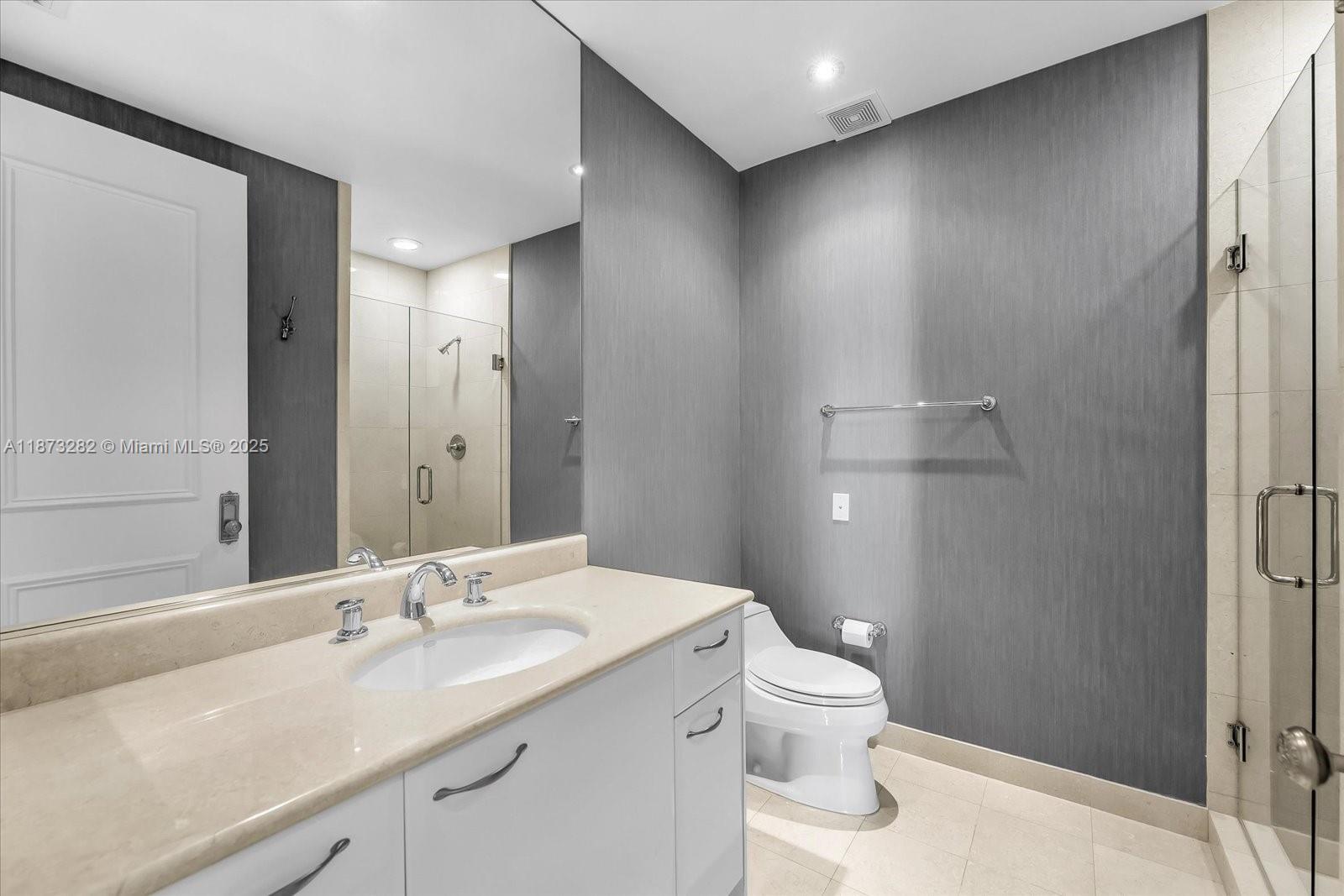 20155 NE 38th Ct #2002 Aventura, FL 33180 20155 NE 38th Ct #2002 Aventura, FL 33180