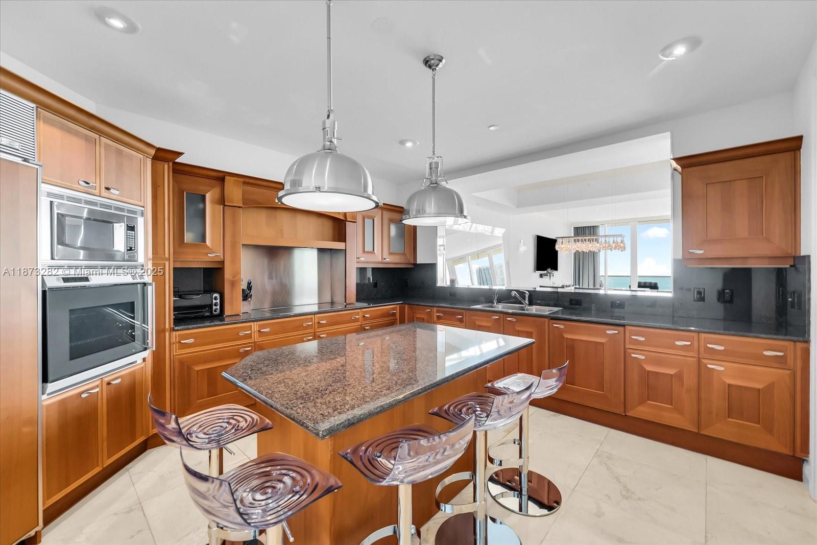 20155 NE 38th Ct #2002 Aventura, FL 33180 20155 NE 38th Ct #2002 Aventura, FL 33180