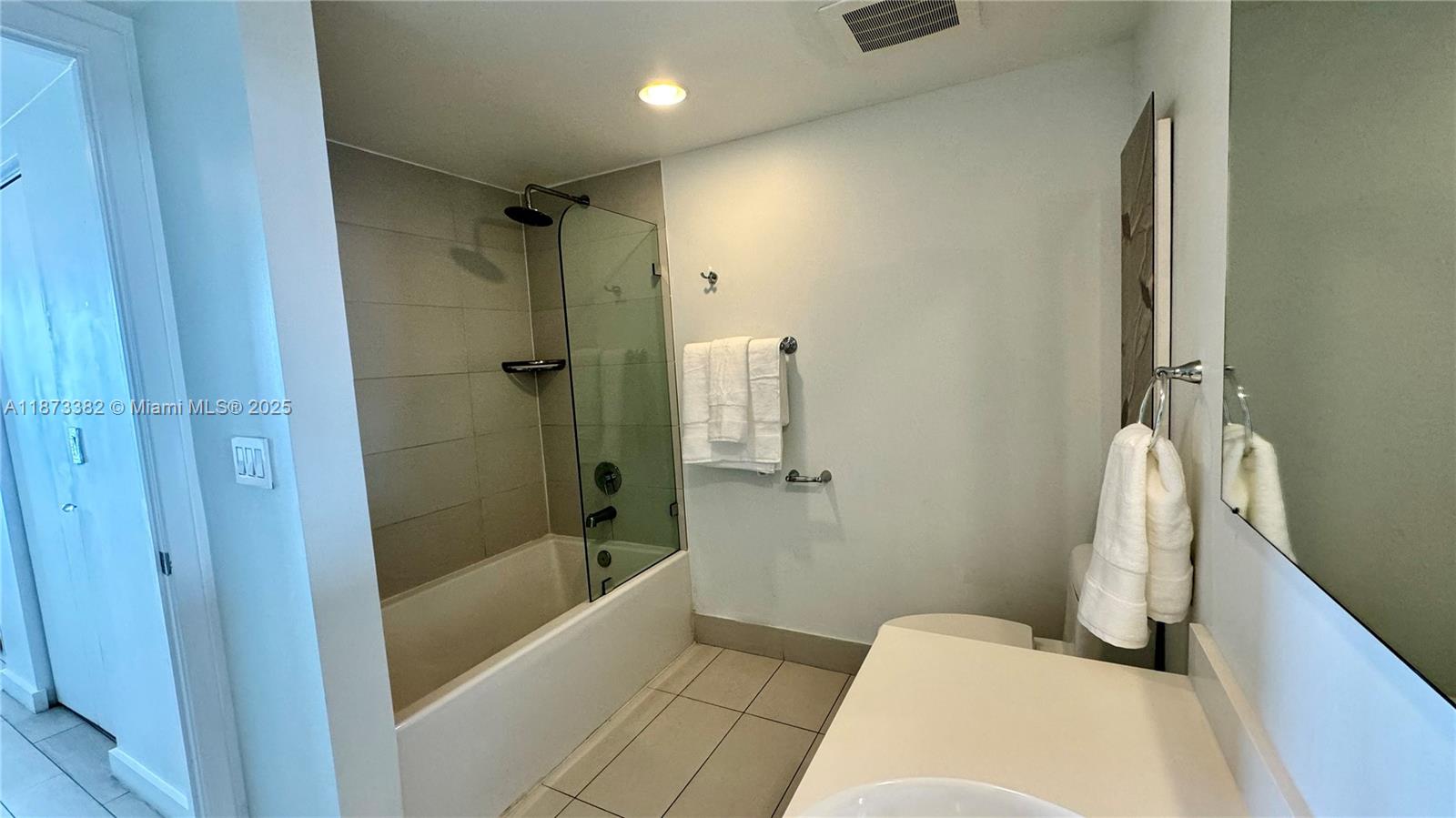 image Beachwalk Condominium14