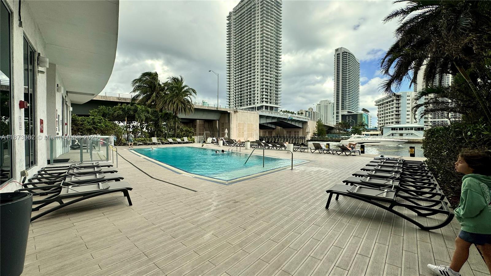 image Beachwalk Condominium22