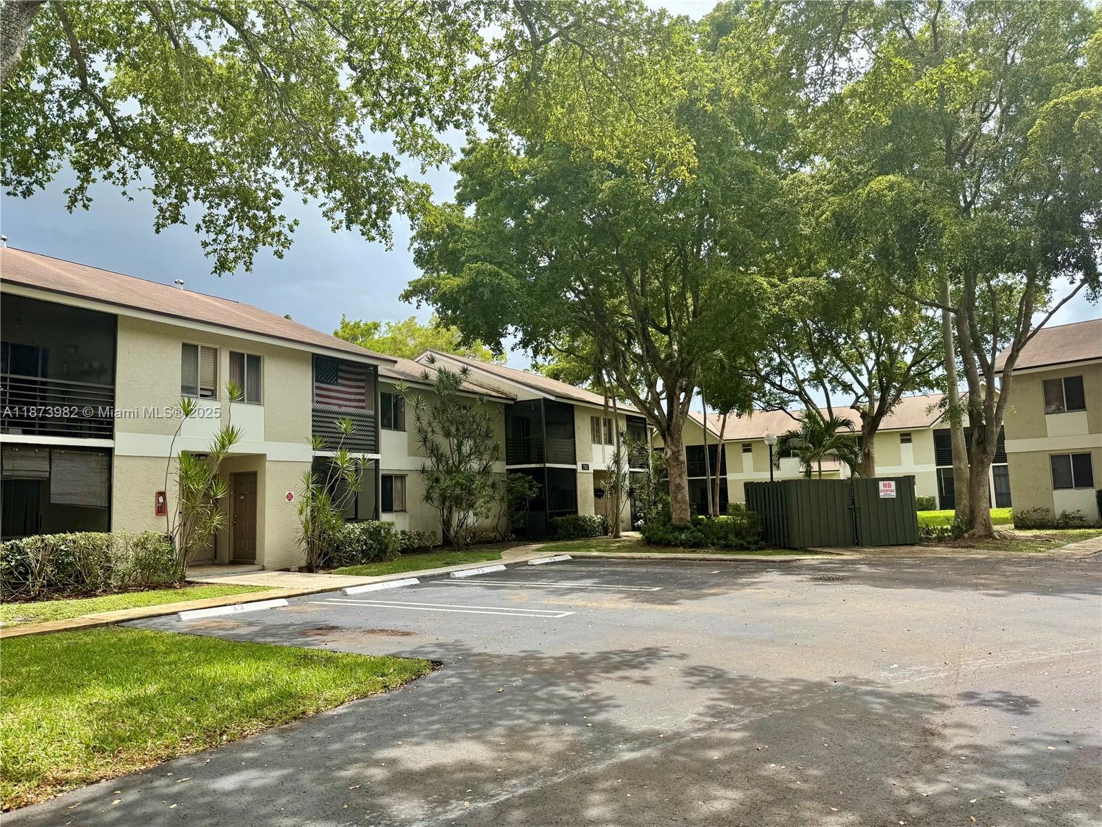 702 Gardens Dr #105
