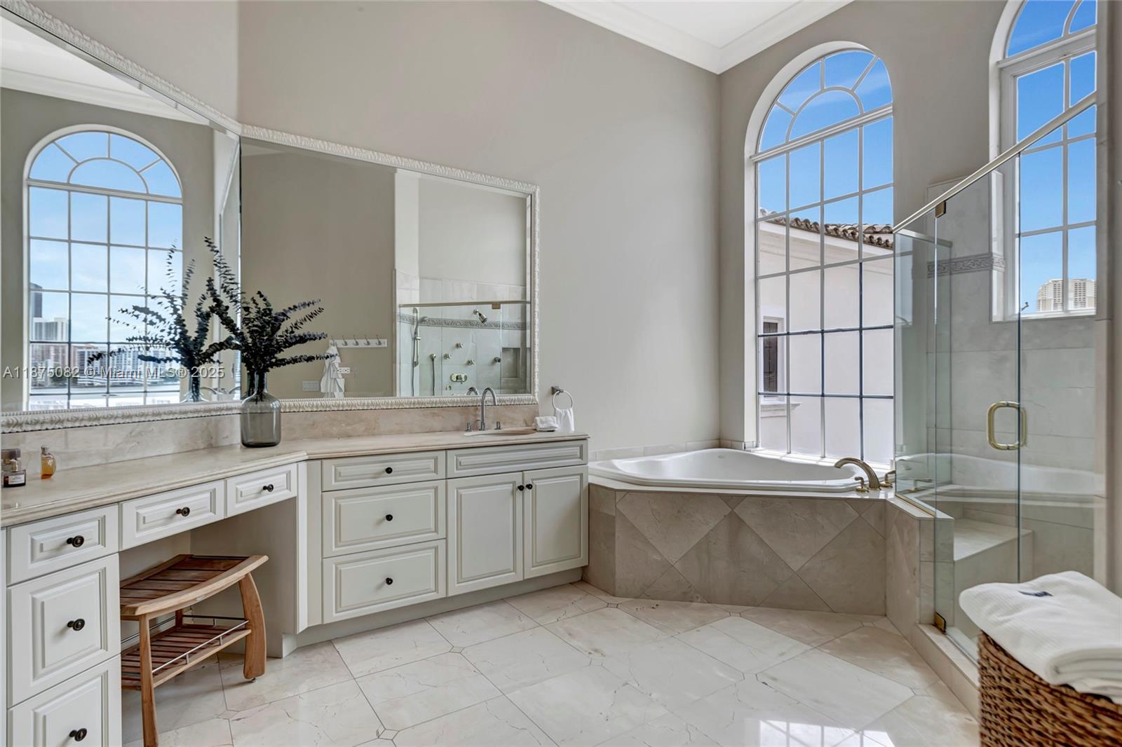 4040 Island Estates Dr Aventura, FL 33160 4040 Island Estates Dr Aventura, FL 33160