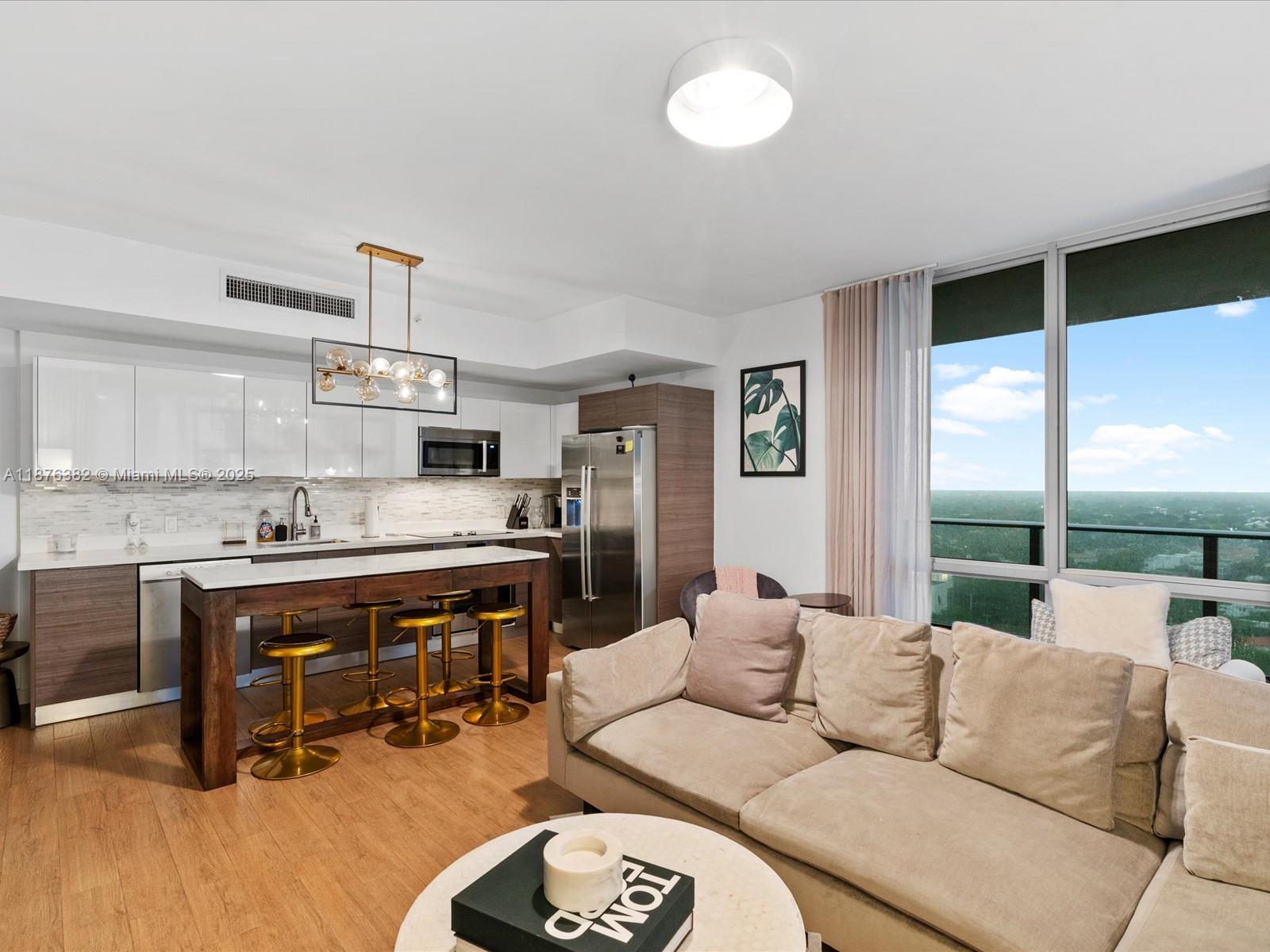 image Brickell Ten Condo1