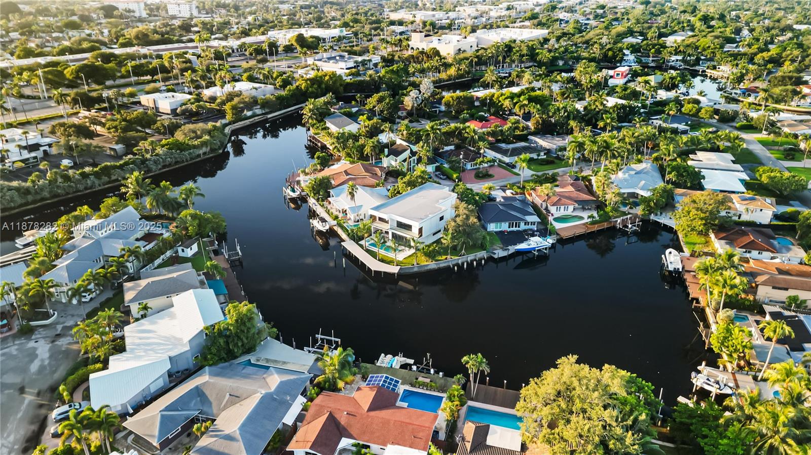 2033 NE 22nd St Wilton Manors, FL 33305 2033 NE 22nd St Wilton Manors, FL 33305