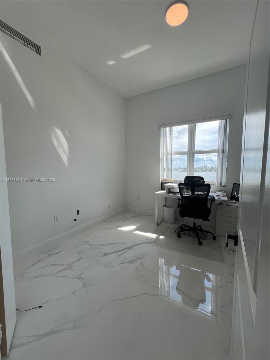 image 360 Condo B19