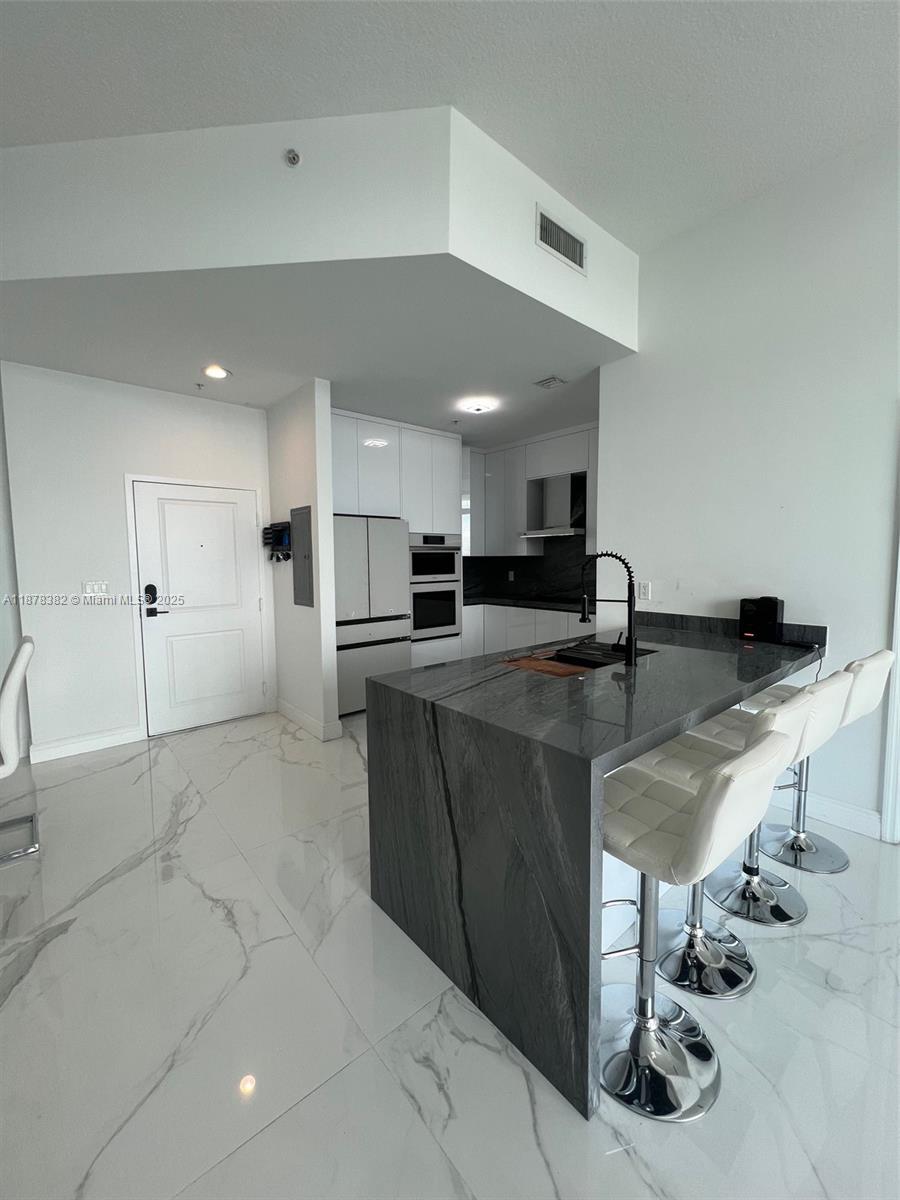image 360 Condo B7