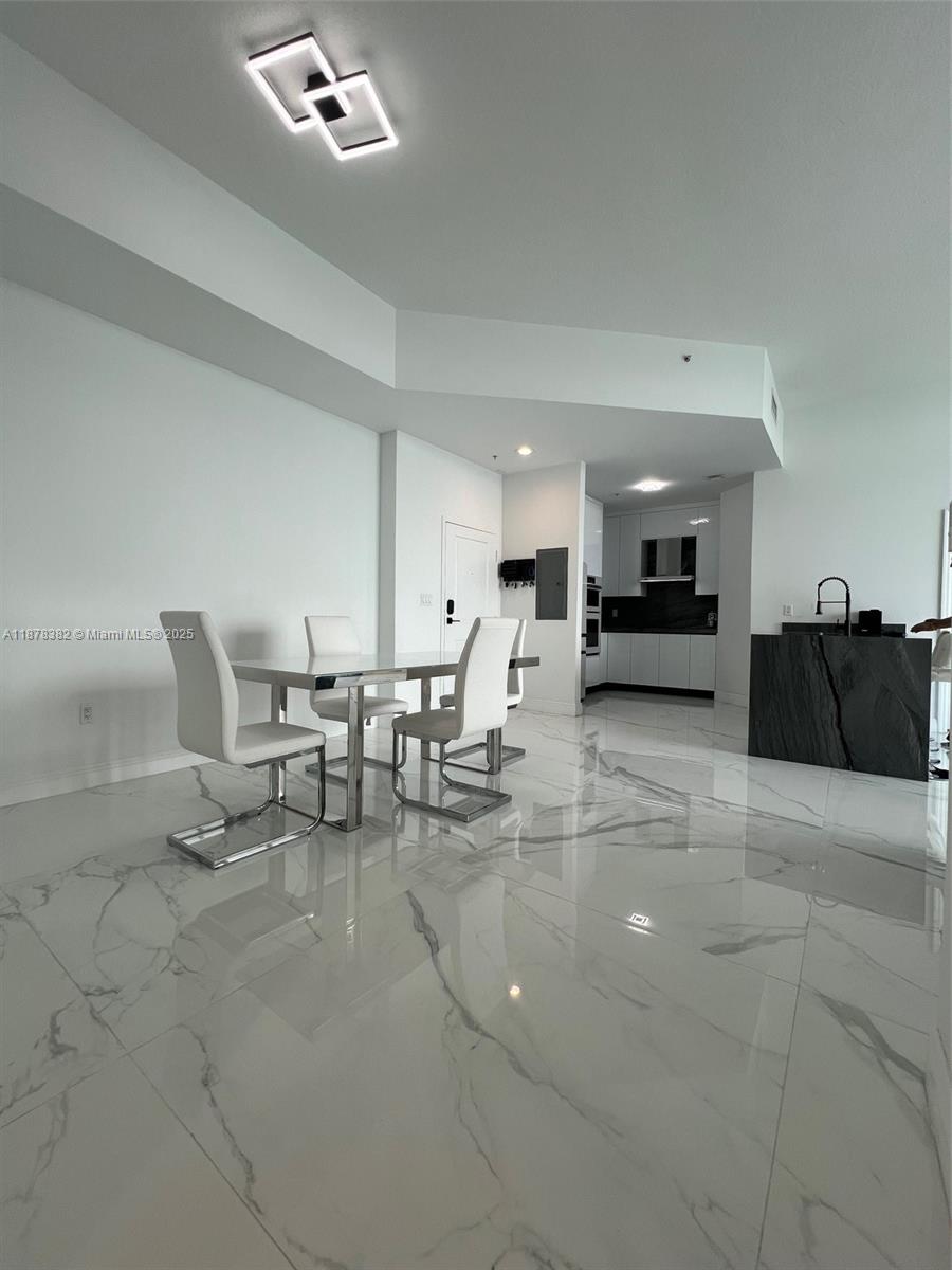 image 360 Condo B8