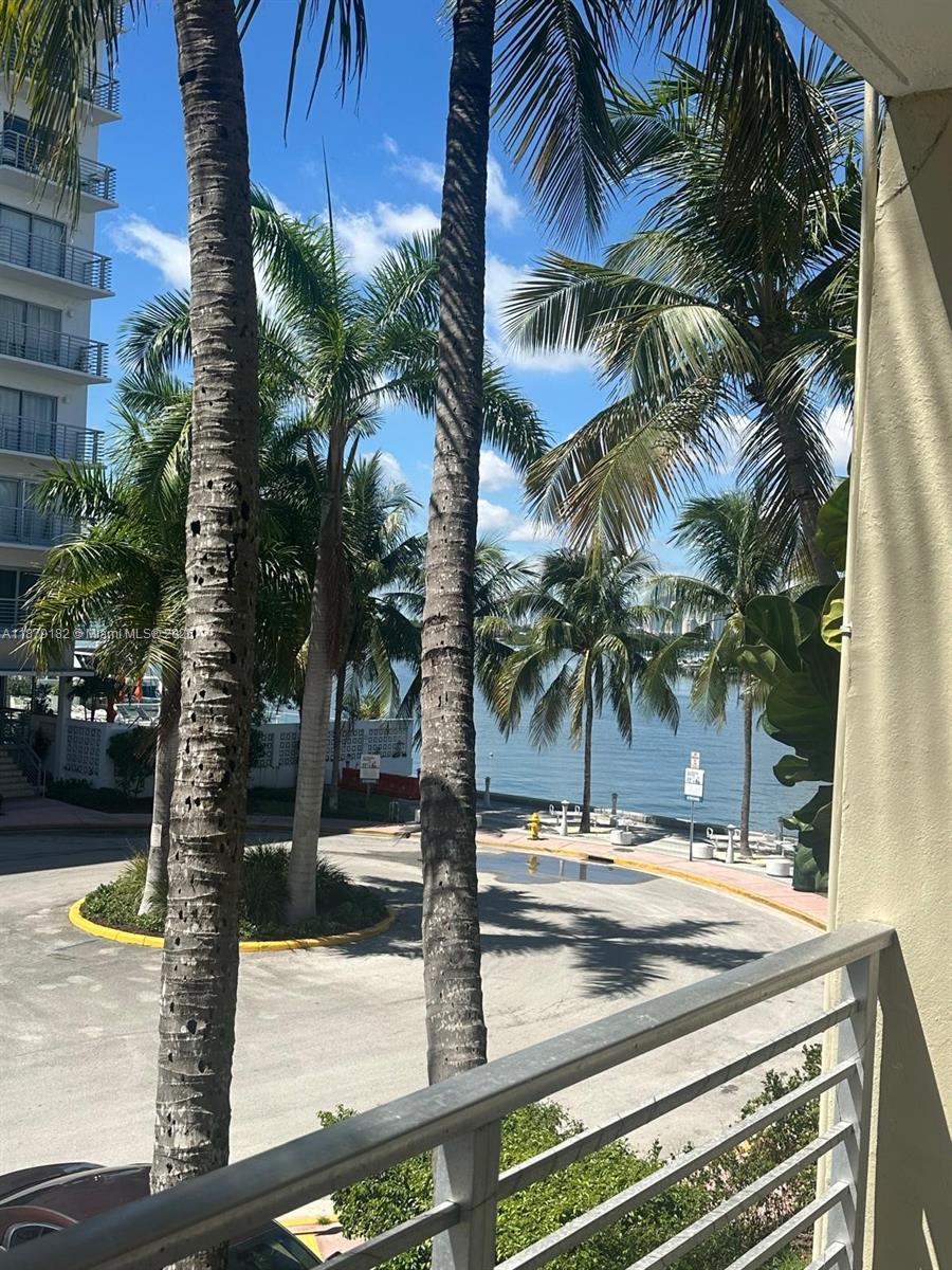 1441 Lincoln Rd #302