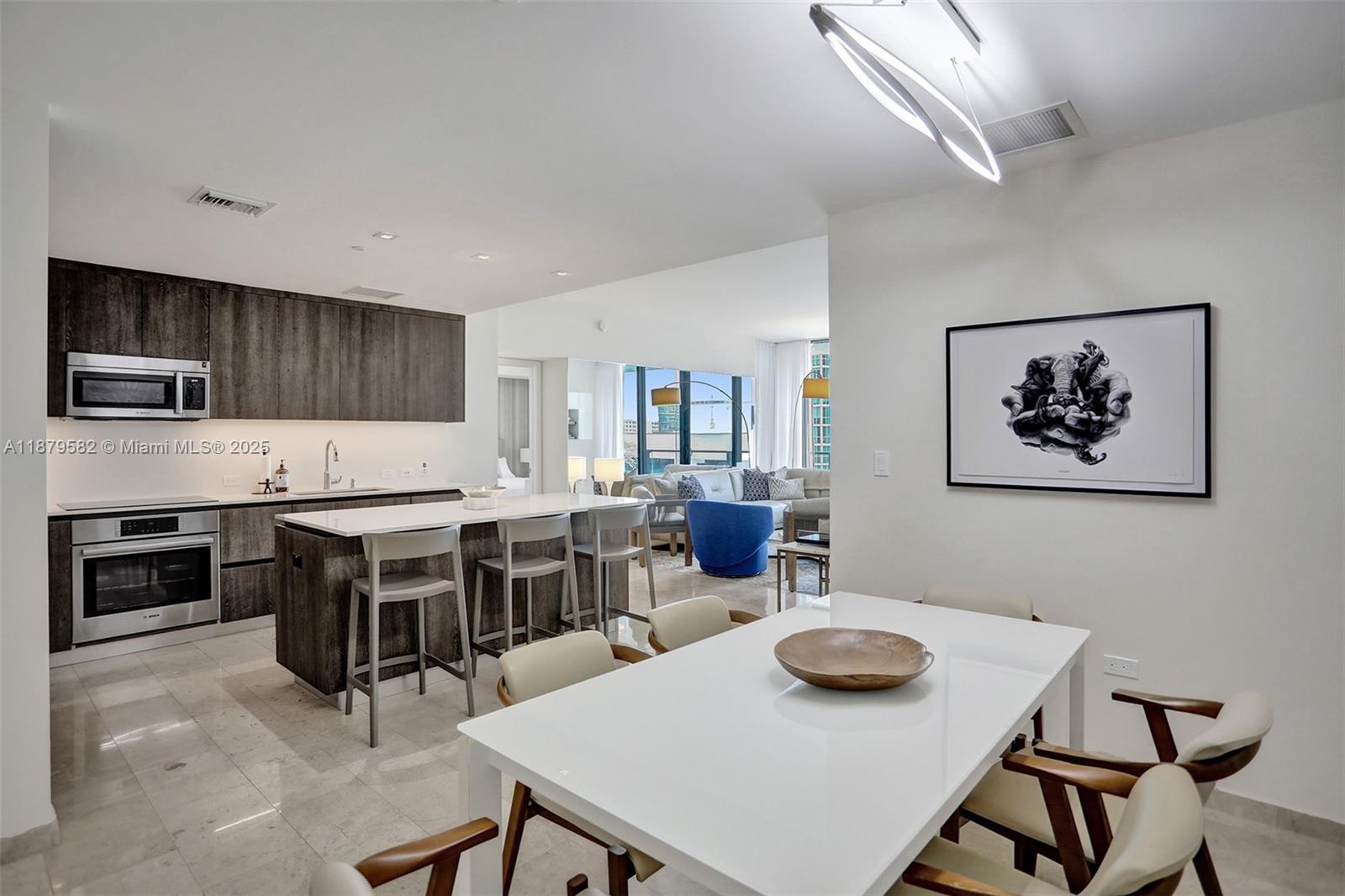 68 SE 6th St #907