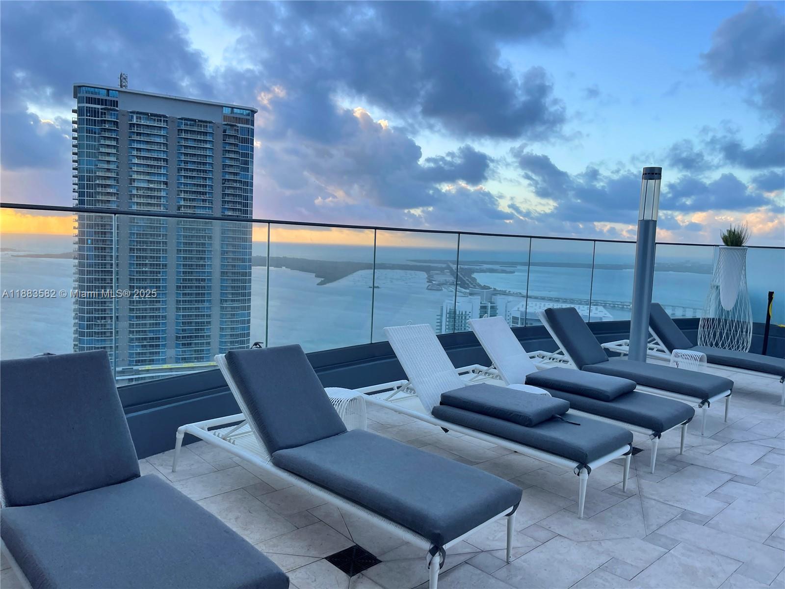 1000 Brickell Plz #3507