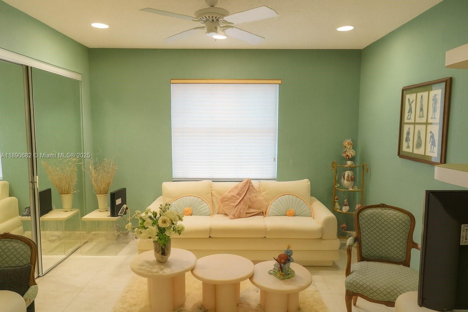 9755 Harbour Lk Cir Boynton Beach, FL 33437