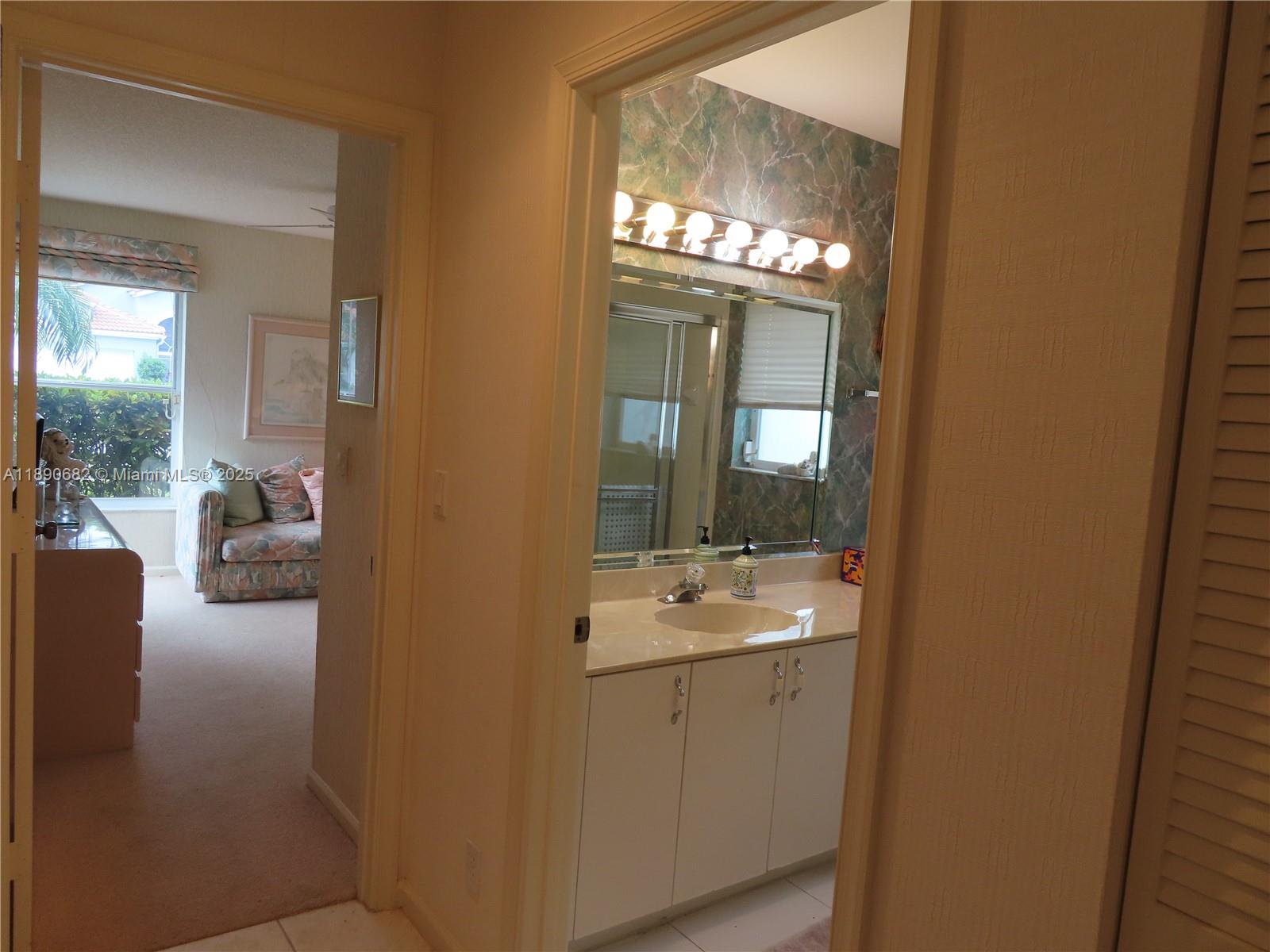 9755 Harbour Lk Cir Boynton Beach, FL 33437