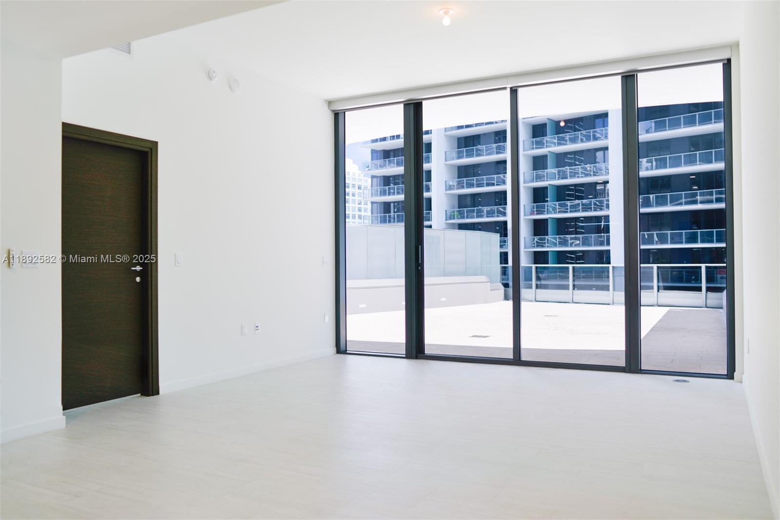 1000 Brickell Plz #1807