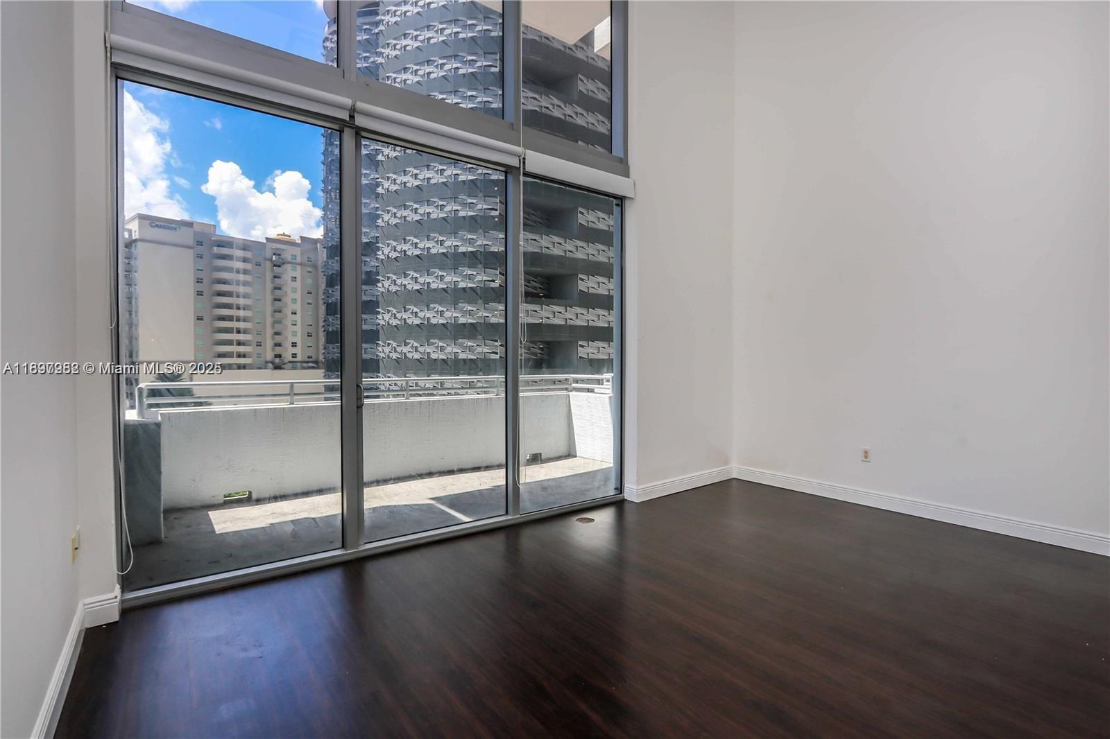 1050 Brickell Ave #414