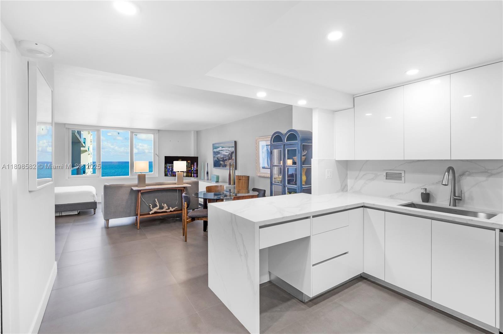 2301 Collins Ave #1543