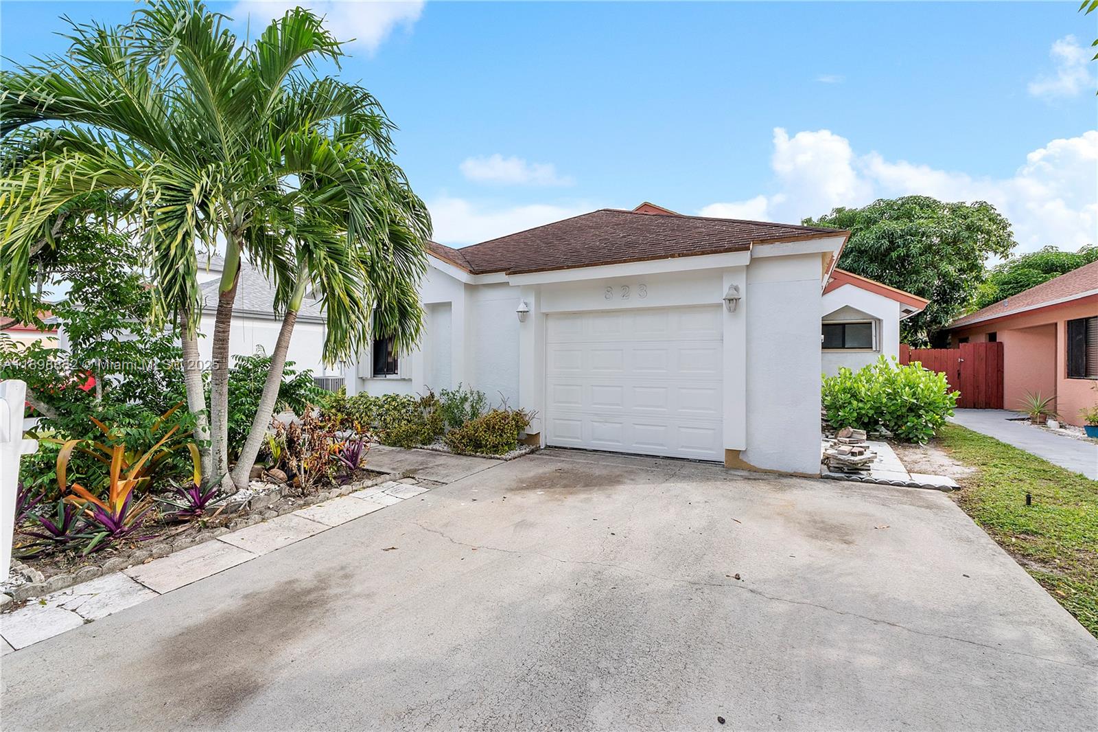 823 E Palm Run Dr