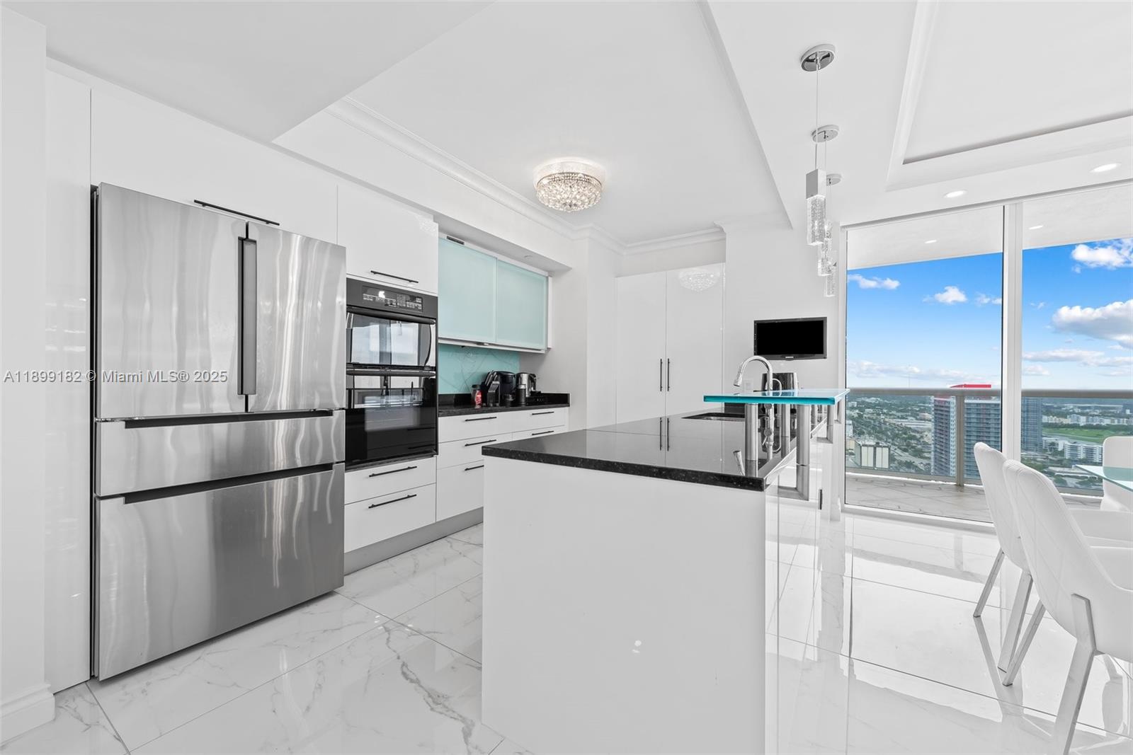 image Beach Club 212