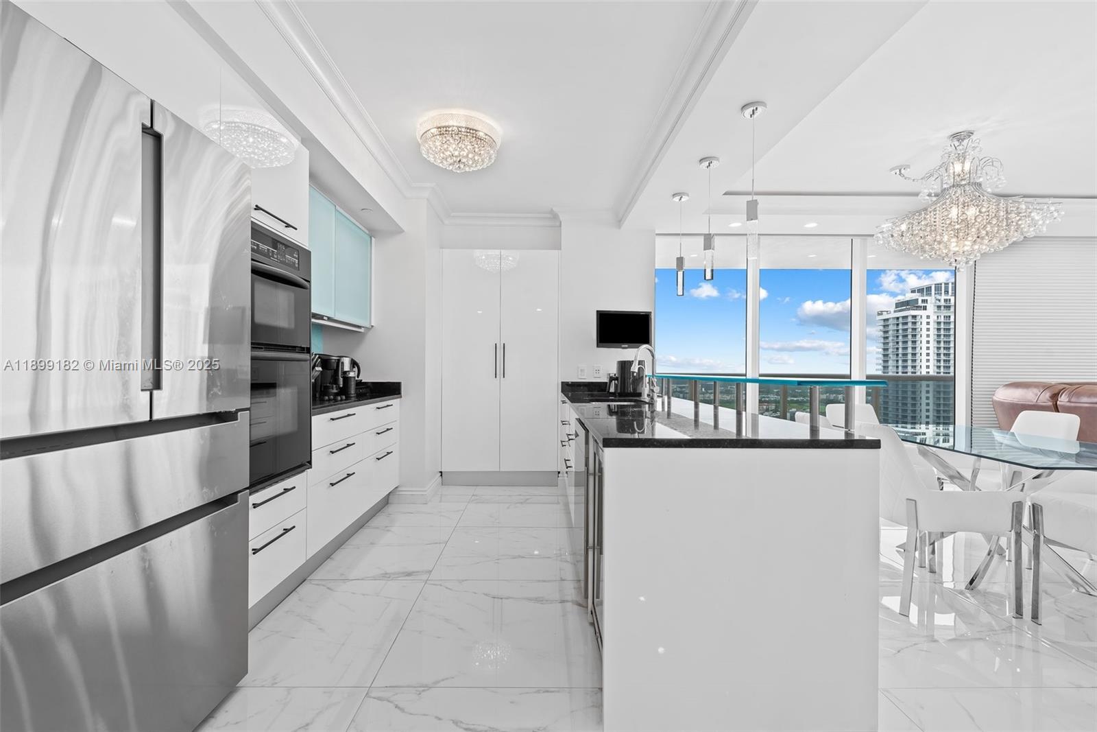 image Beach Club 213