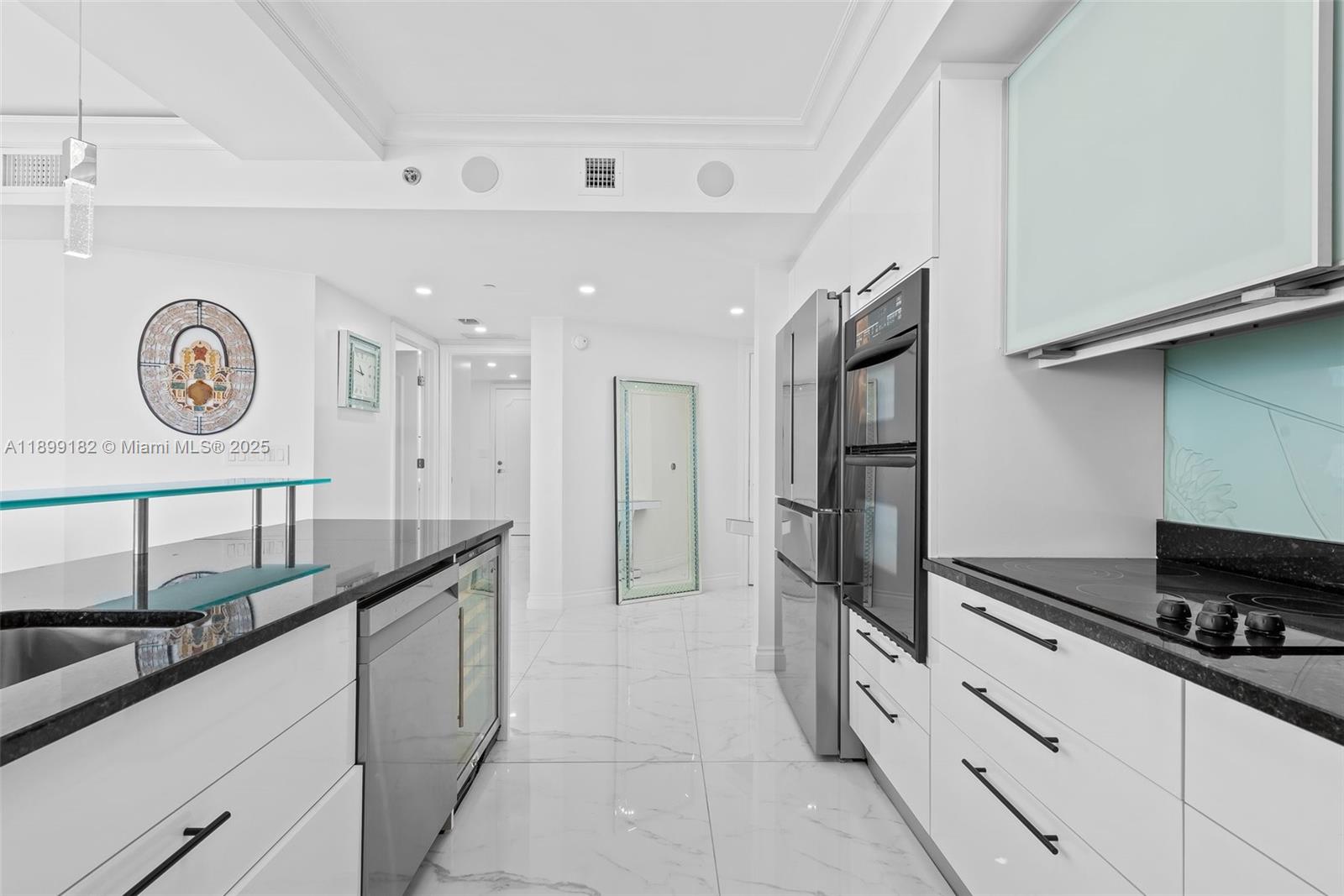 image Beach Club 215