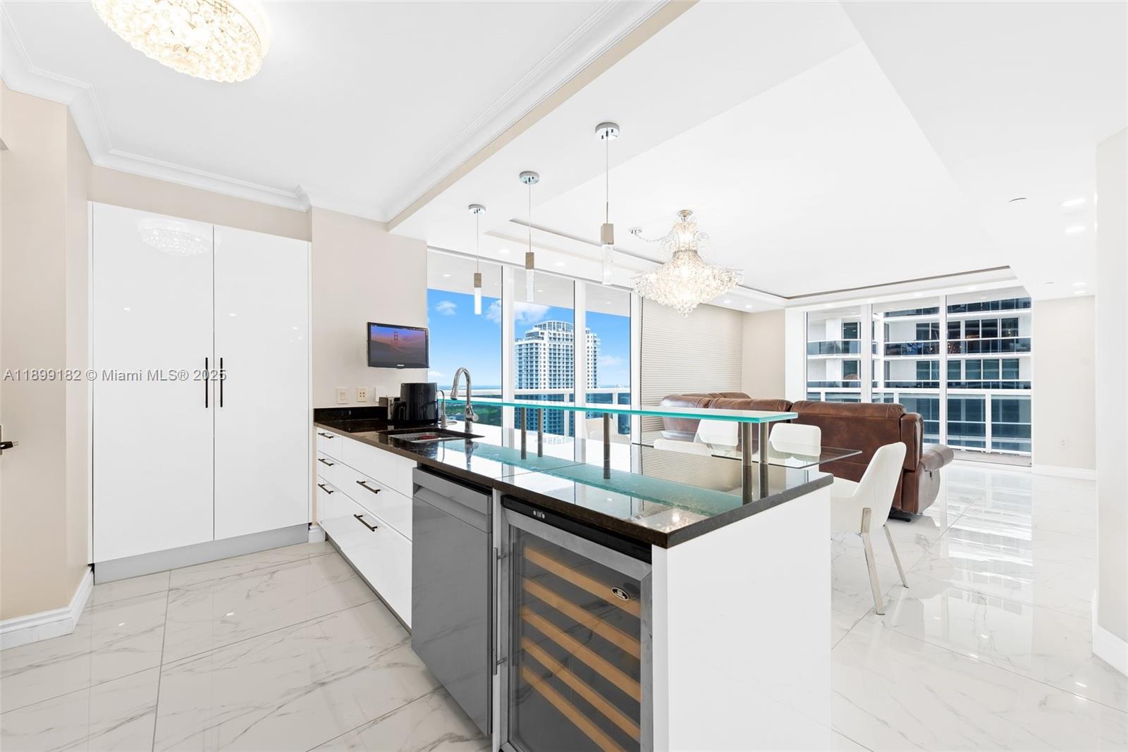 image Beach Club 216